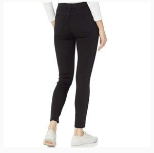 D. Jeans High Rise Black Skinny Jeans